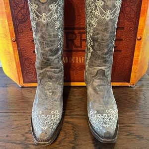CORRAL EMBROIDERY COWBOY BOOTS